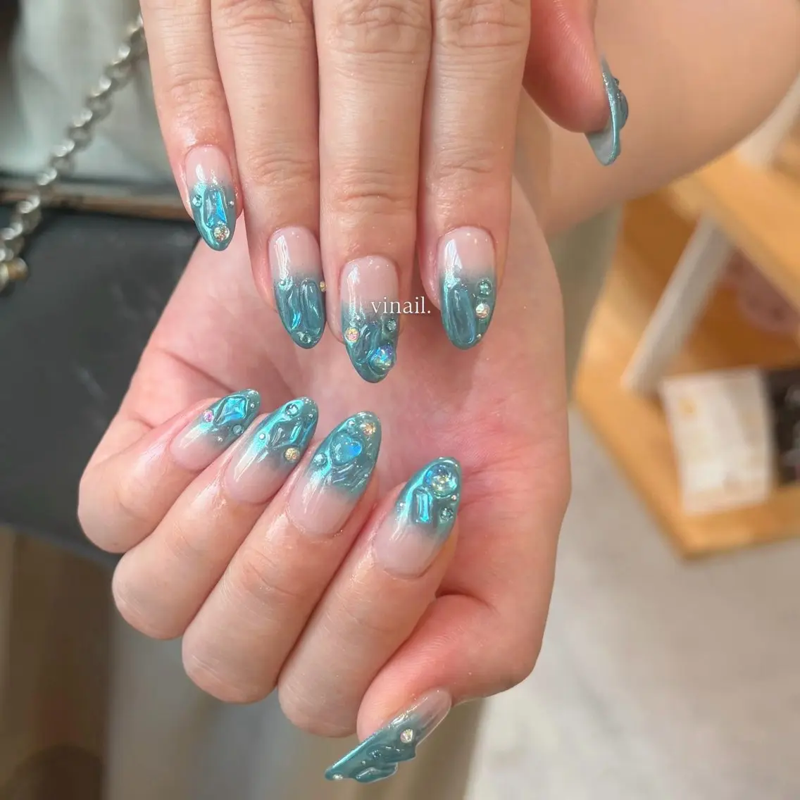 ネイル ブルー ミラーネイル ハンドネイル vinail. ビネルのネイルデザイン