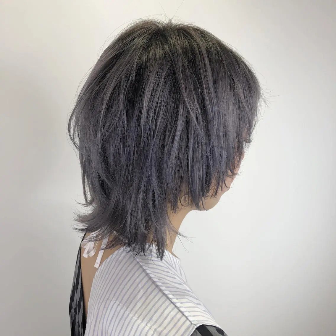 ショート アッシュ アッシュグレー ウルフカット 関 京磨のヘアスタイル