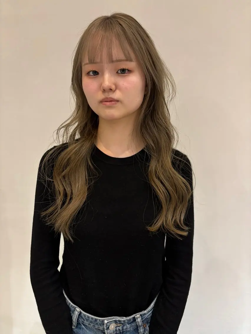 ロング カラー ヘアカラー 鈴木 美紅のヘアスタイル