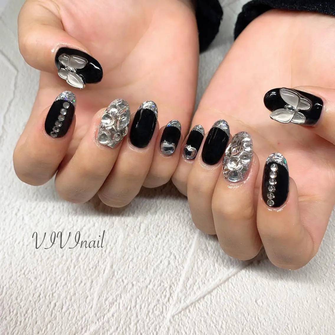ネイル フレンチネイル ガラスフレンチ キラキラネイル ハンドネイル vivi nailのネイルデザイン