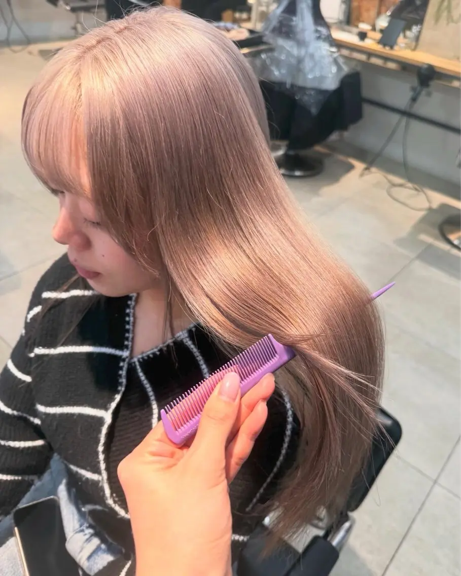 ロング カラー カット ヘアカラー トリートメント ミルクティー× グレージュMOMOのヘアスタイル