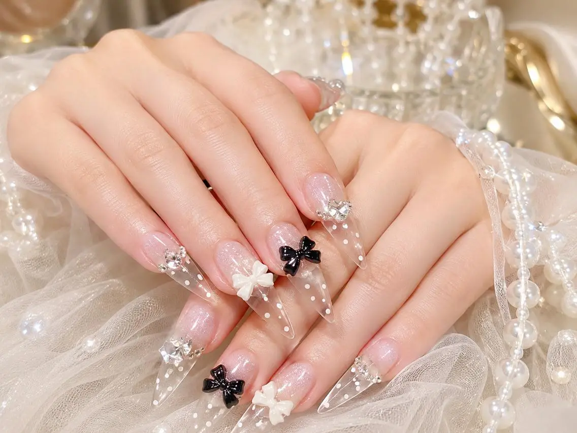 ネイル オーロラネイル チークネイル 長さ出し フットネイル フレンチネイル ハンドネイル Hanaai salon あまねのネイルデザイン