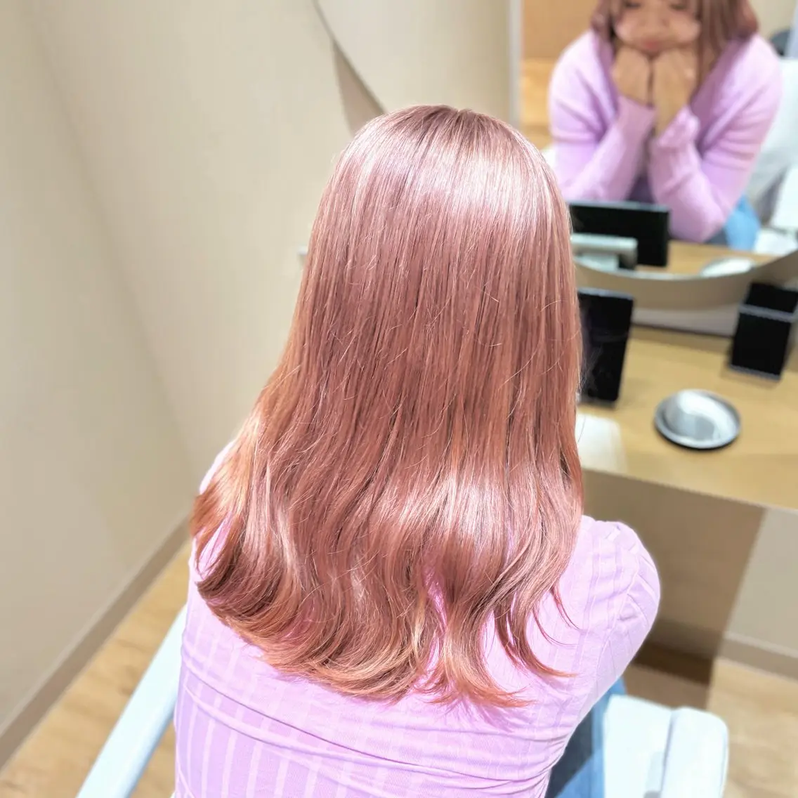 ミディアム カラー ヘアアレンジ ベージュカラー ブリーチ ピンクカラー ピンクベージュ デート カット ヘアカラー トリートメント miwa♡暖色カラー 盛れる顔周り.ヘアメのヘアスタイル