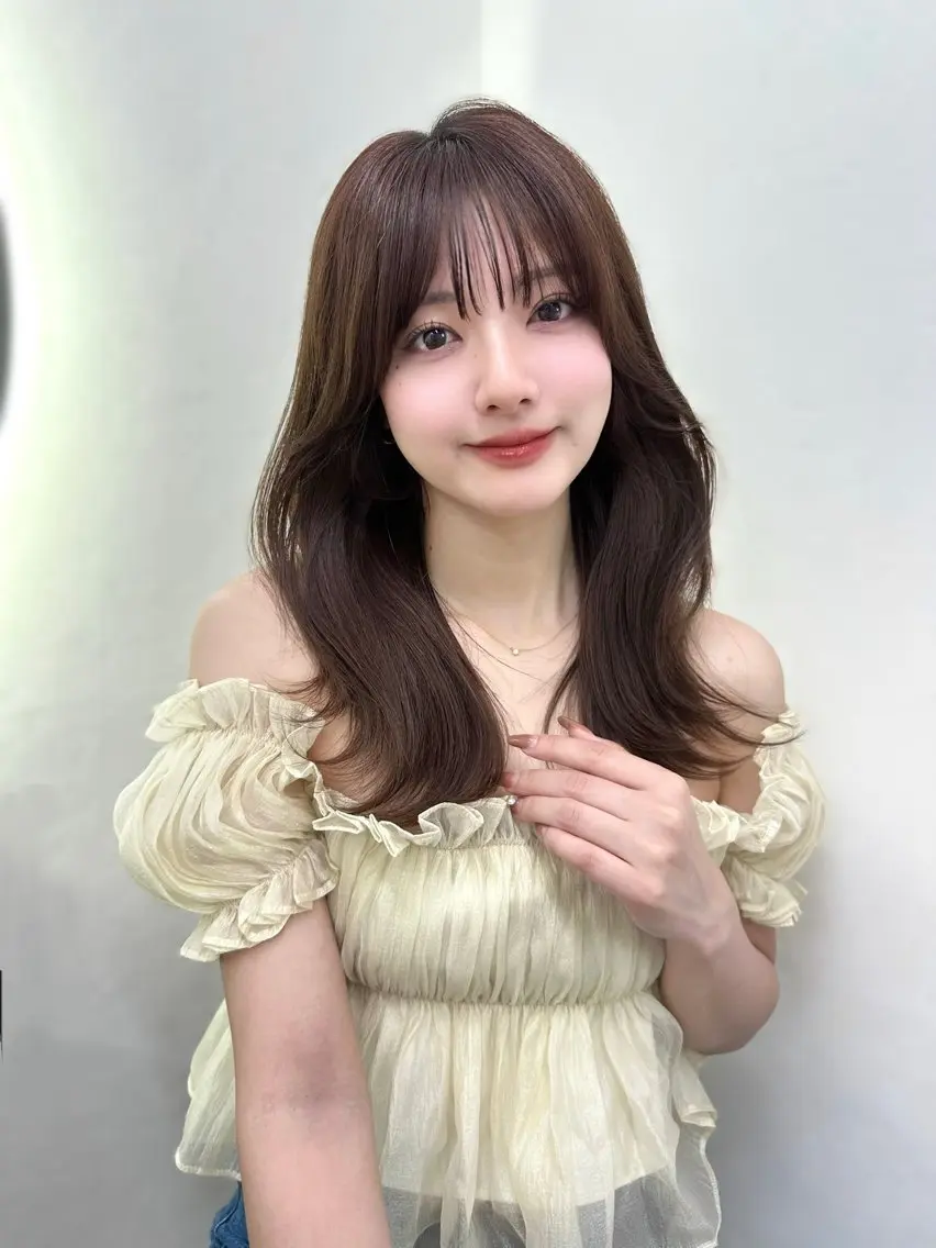 ミディアム カラー 盛れる顔周り /透明感/かりん🎀のヘアスタイル