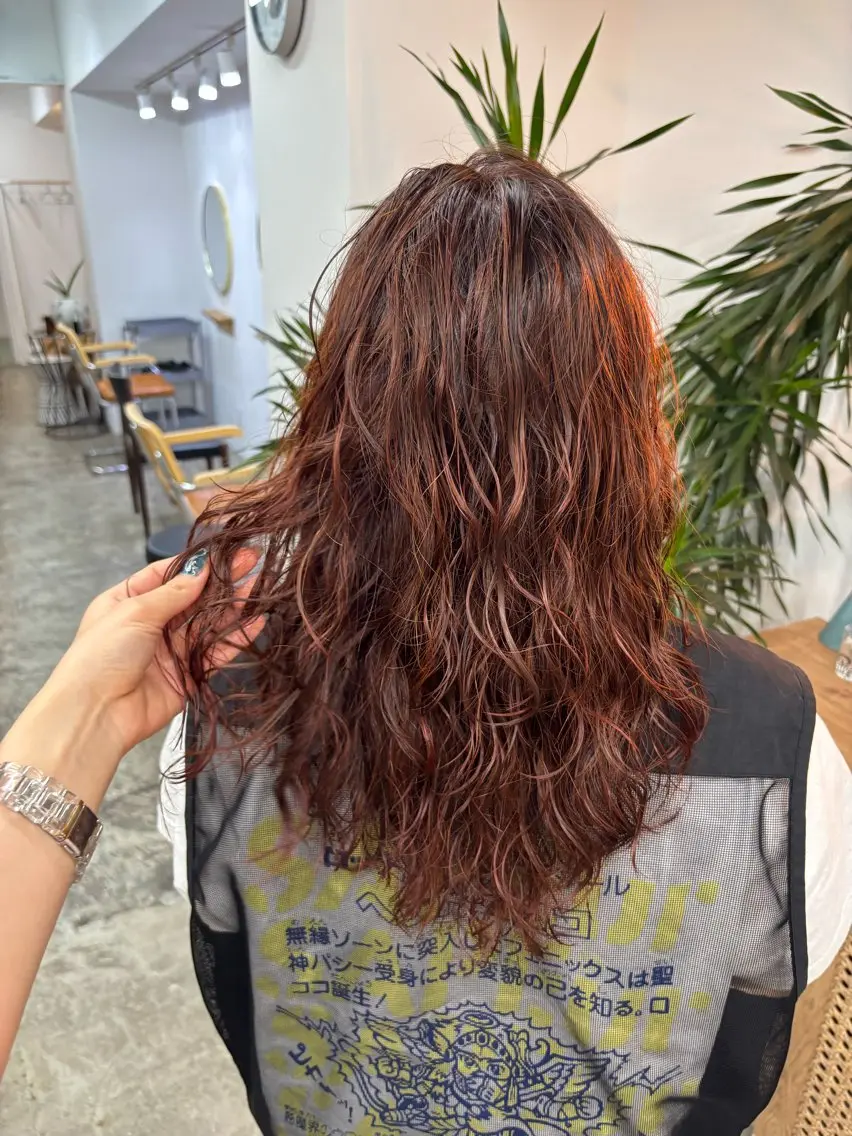 セミロング カラー パーマ ブリーチ ブリーチなしカラー オレンジ ヘアカラー ナナ/大阪心斎橋/ レイヤーカットのヘアスタイル