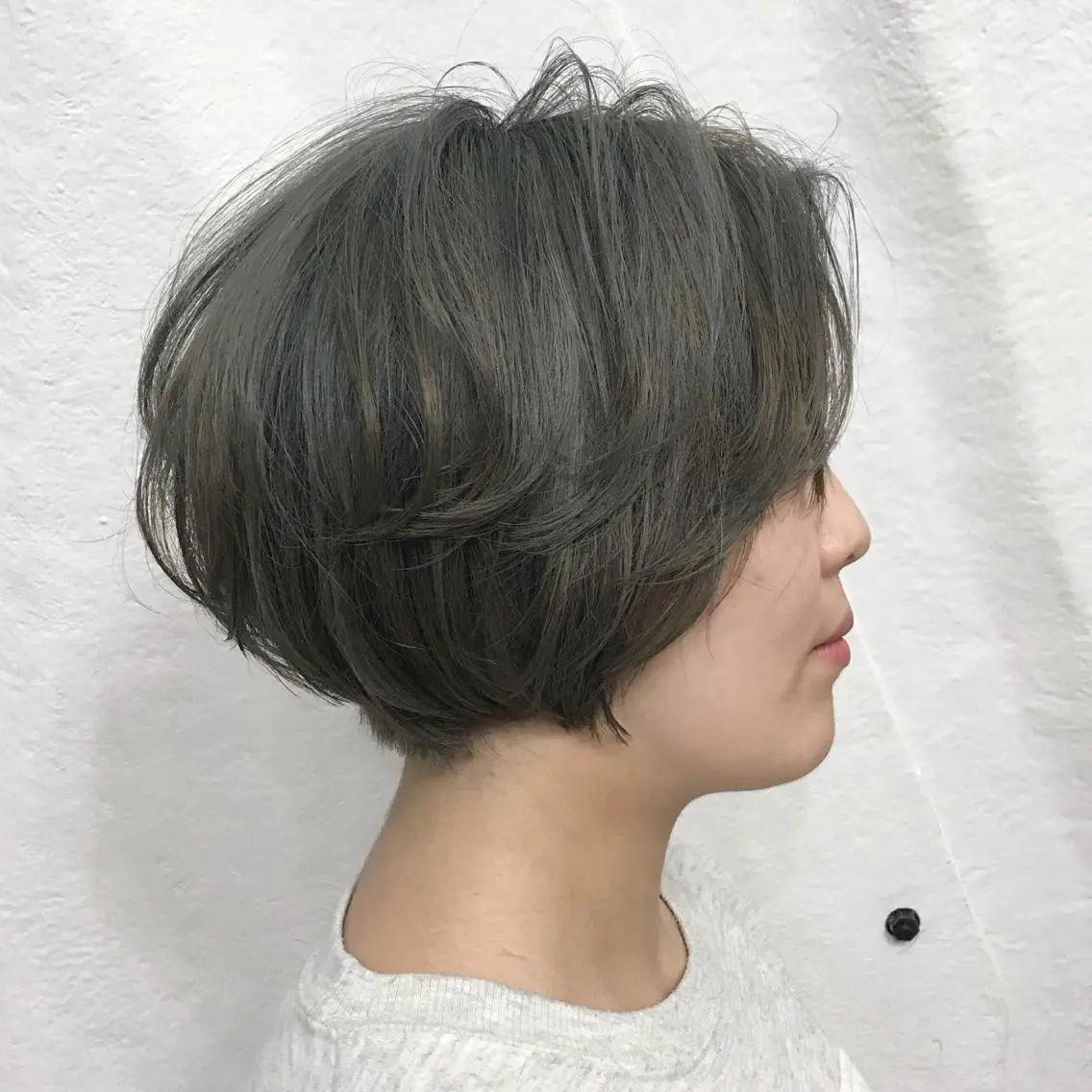 ショート カラー アッシュ ブリーチ ショートヘア K-POP好き美容師 🇰🇷Kai.Yのヘアスタイル