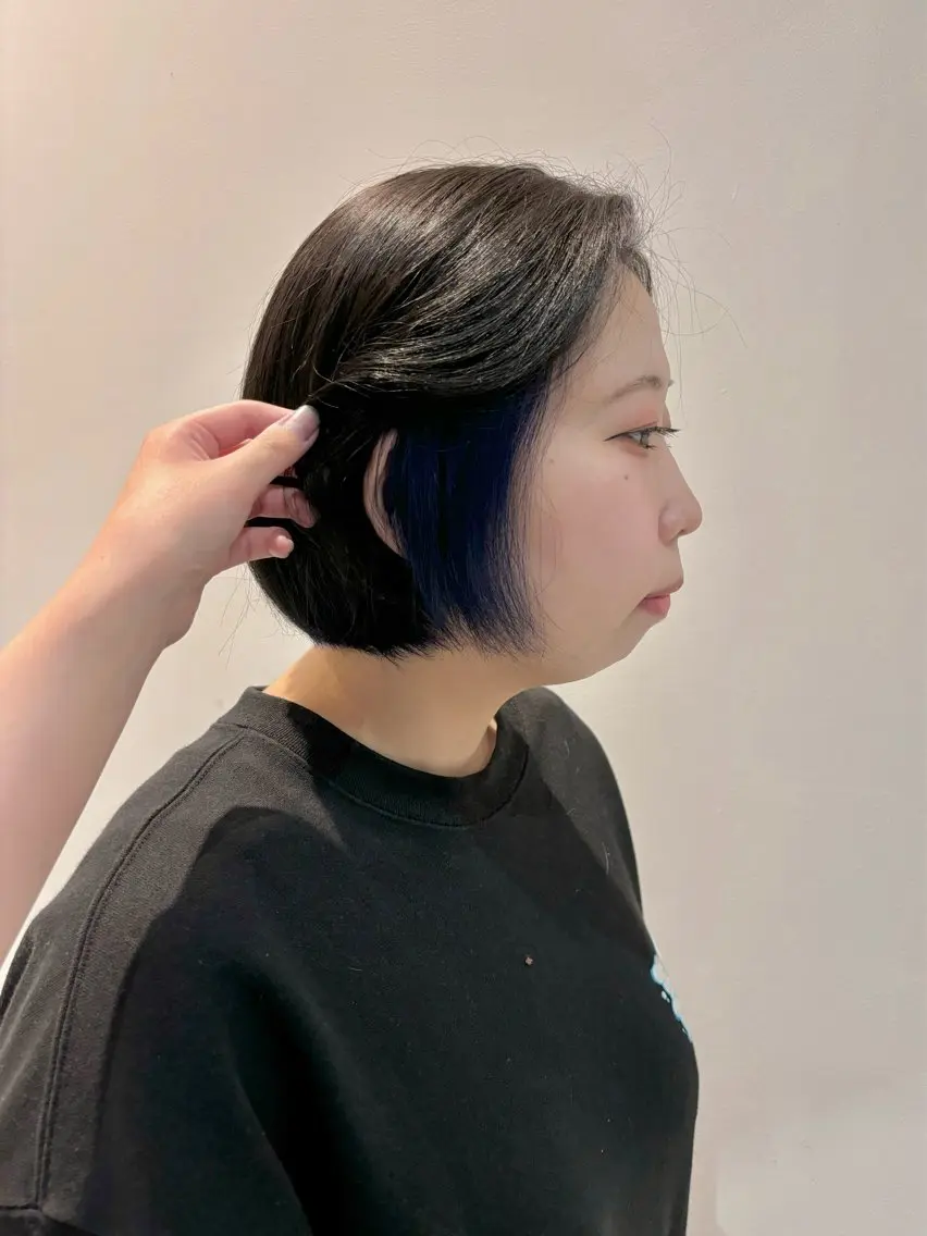 ショート カラー ブルーカラー くさかみさき🌼暖色 /耳つぼ/オタク🌼のヘアスタイル