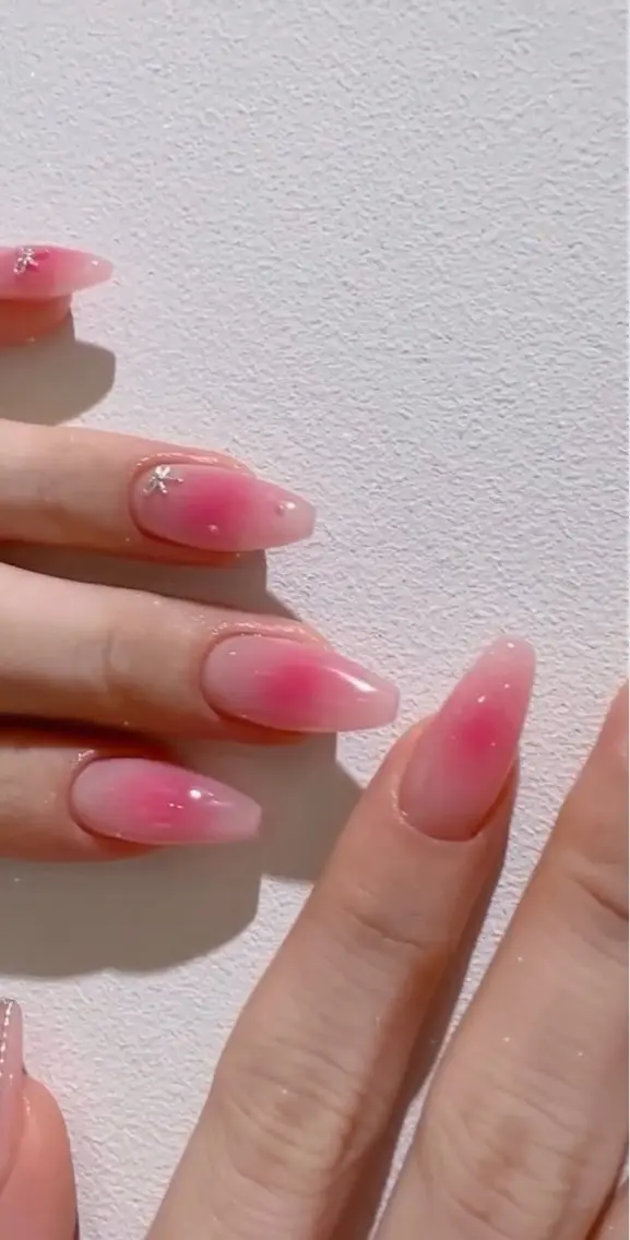 ✨チークネイル✨練習モデル募集中🤩ベース・チークカラー変更🉑💓初回オフ無料💓の写真