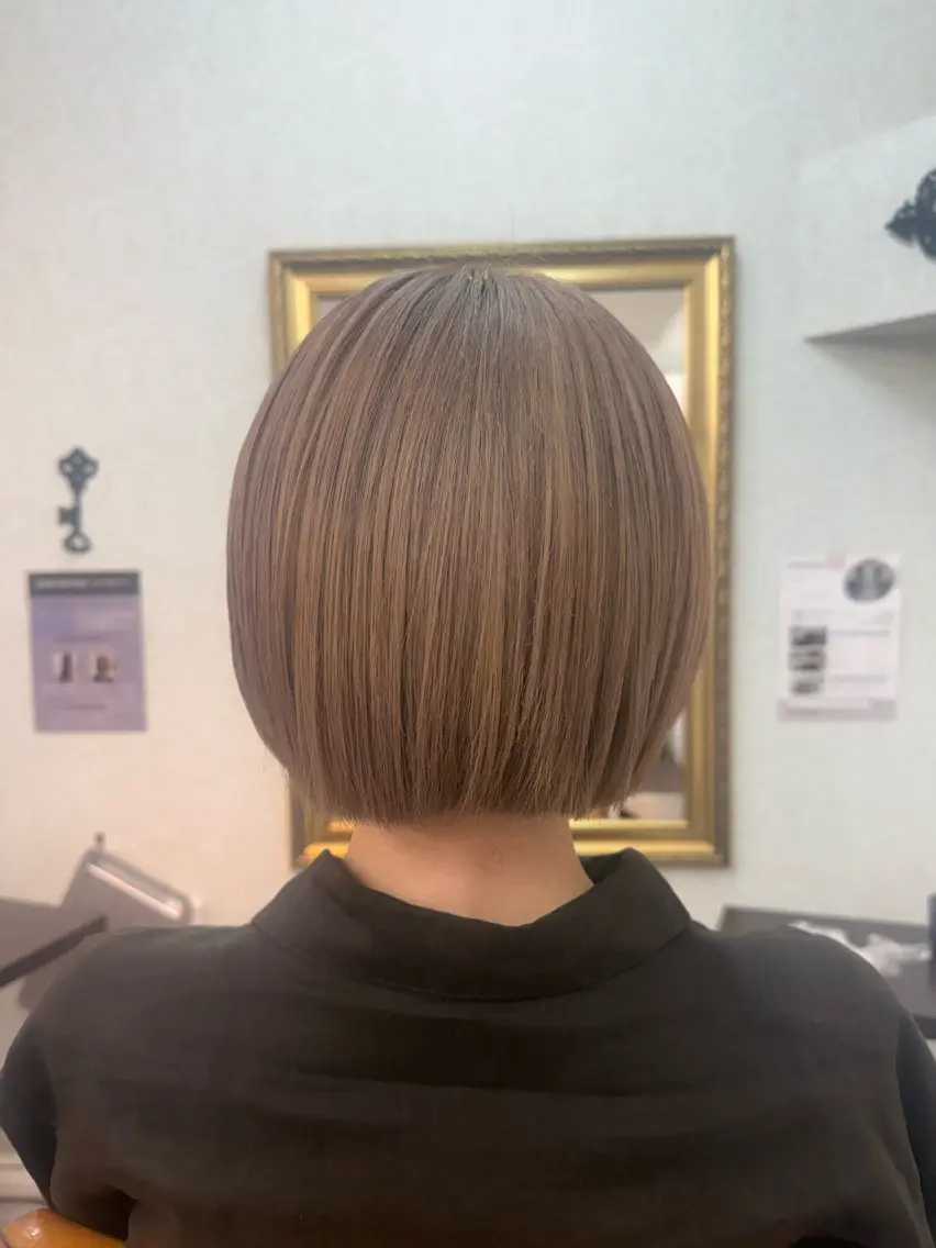 ショート ヘアカラー 岩谷 彩花のヘアスタイル