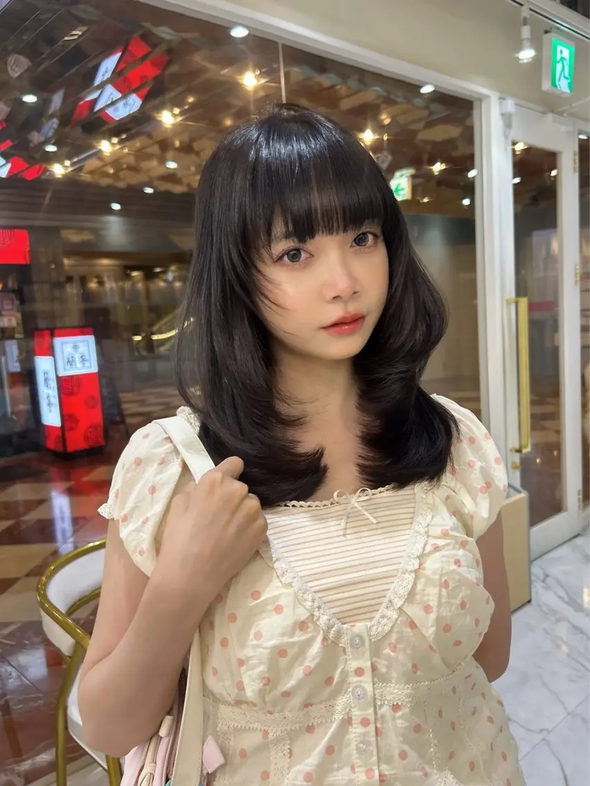 ミディアム カット 縮毛矯正 トリートメント hiyori🎀 トレンドレイヤーのヘアスタイル