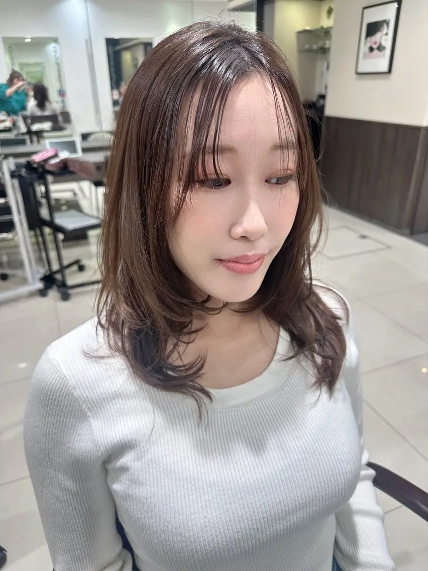 ロング レイヤーカット カット ヘアカラー トリートメント 本日空きあり‼️ 艶々カラー🩷のヘアスタイル