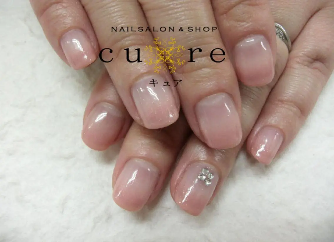 ショート ネイル グラデーション シンプルネイル ハンドネイル ネイルサロン Cureのネイルデザイン