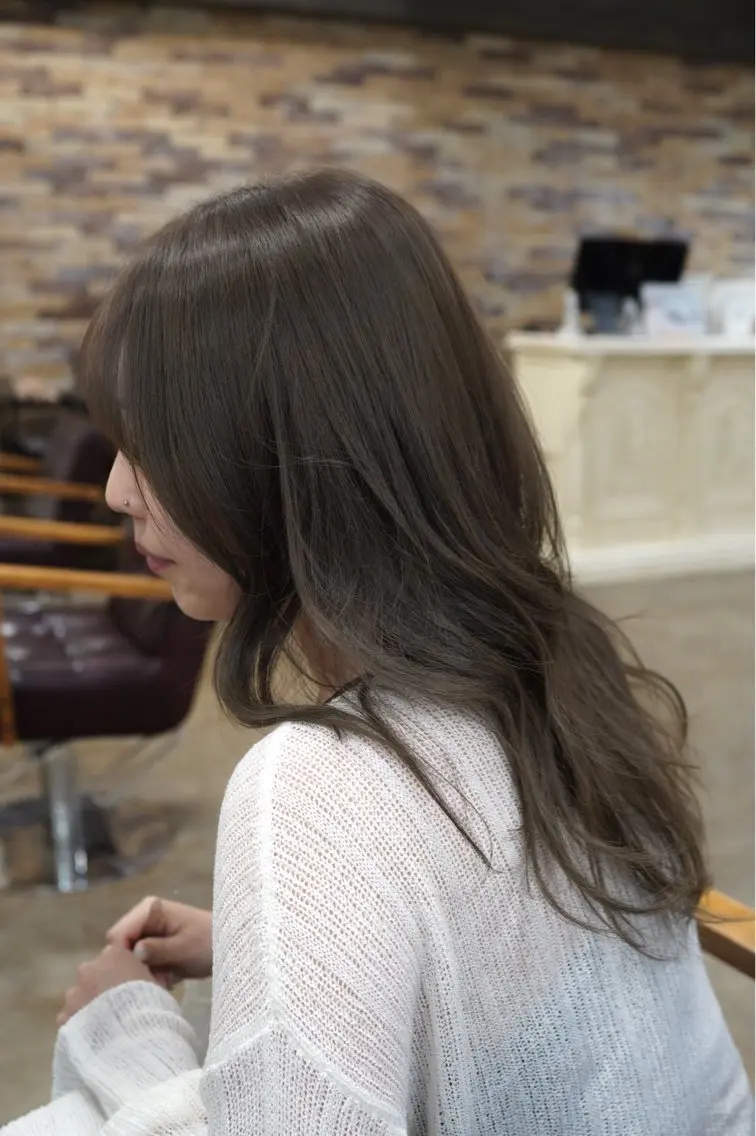 セミロング カラー グレージュ ヘアカラー トリートメント レイヤーカット/ 艶カラー/みらいのヘアスタイル
