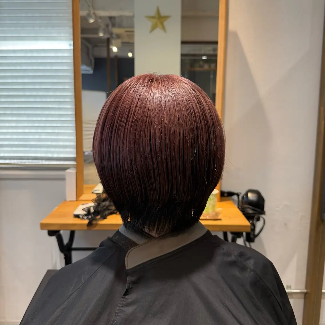 ショート カラー ベージュカラー 黒髪 ダブルカラー ピンクカラー ピンクベージュ 千葉 優奈のヘアスタイル