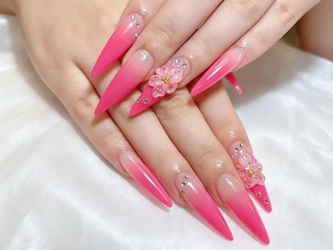 ネイル 長さ出し フットネイル フレンチネイル ジェルネイル ガーリー ハンドネイル ハンドケア Hana Bloom Nail Salonのネイルデザイン
