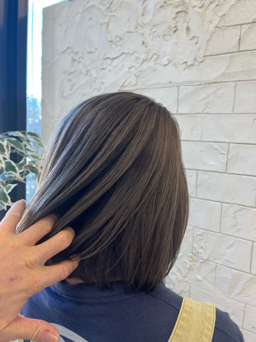 ショート カラー ブリーチ グレージュ archange 大井川のヘアスタイル