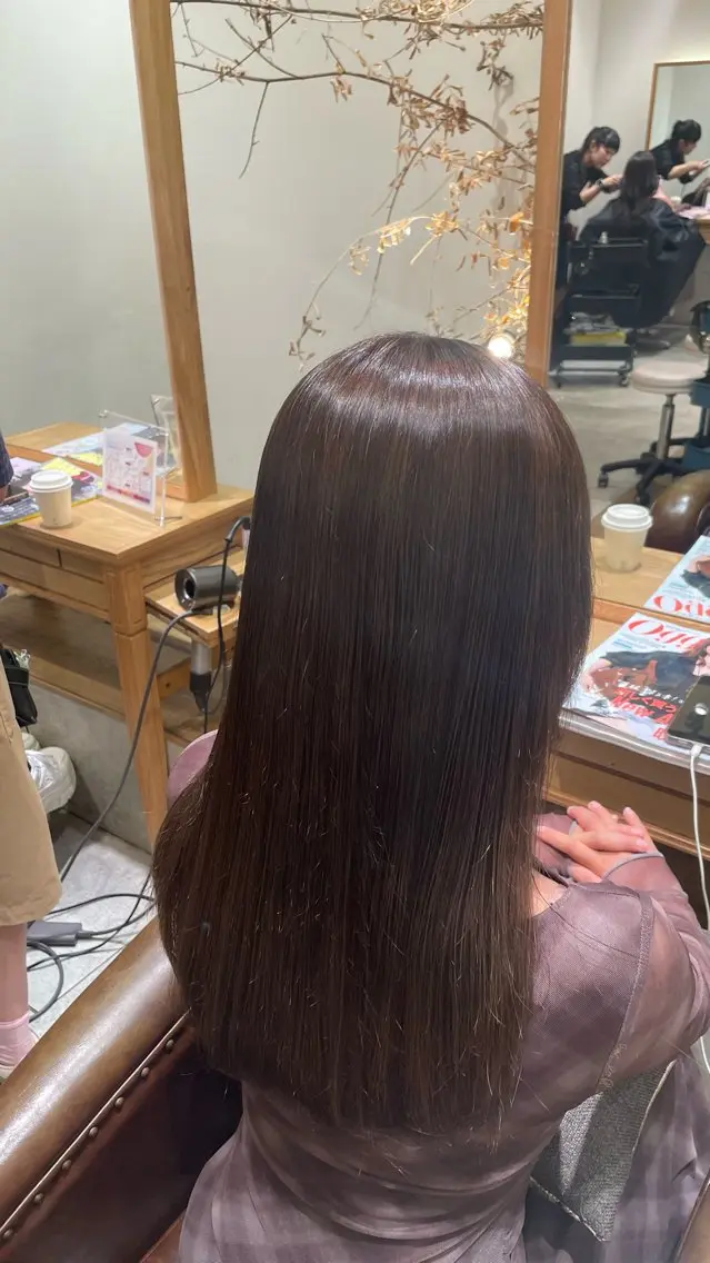 セミロング カラー いさと🩵ᩚ 表参道美容室のヘアスタイル