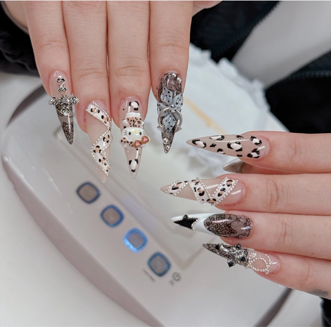 ネイル オーロラネイル クリアネイル フラッシュネイル フレンチネイル ジェルネイル ハンドネイル Sakura Nail Salonのネイルデザイン