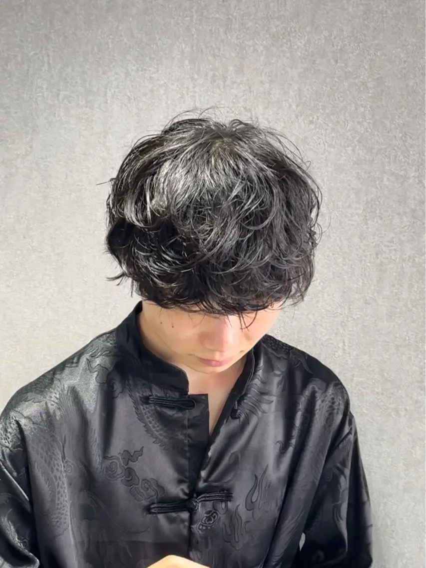 ショート カラー パーマ メンズ カット パーマ 【シャドウパーマ センターパート】義心のヘアスタイル
