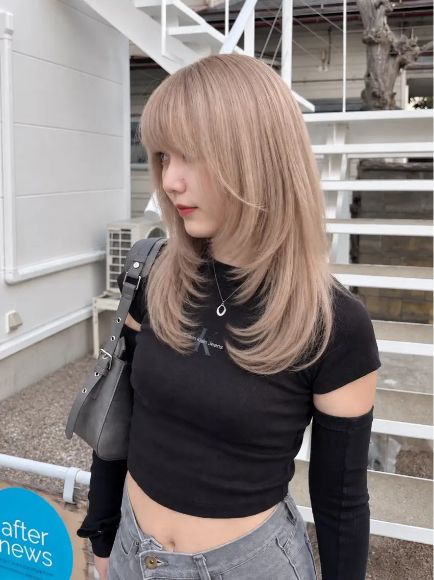 セミロング 🍀ブリーチ屋さん/ 顔まわりカットあずみのヘアスタイル