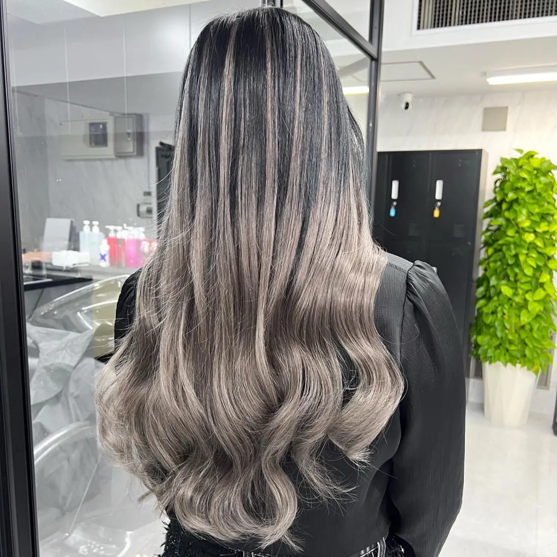 ロング カラー シールエクステ ハイトーンカラー エクステ ヘアカラー エクステ シールエクステ特化 ハイトーン、NANAのヘアスタイル