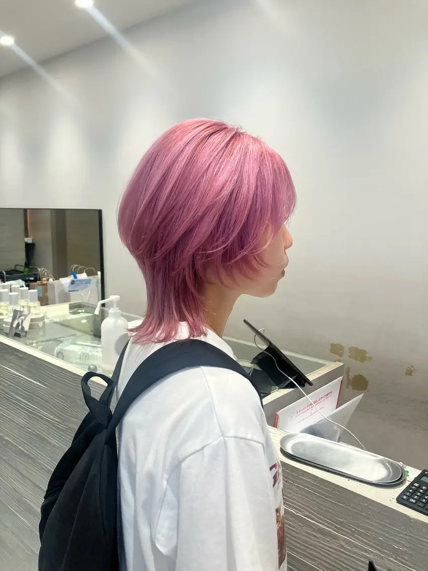 ショート カラー ピンクカラー ショートヘア ウルフカット カット ヘアカラー サキ🤍ハイトーン 🪩レイヤーカットのヘアスタイル