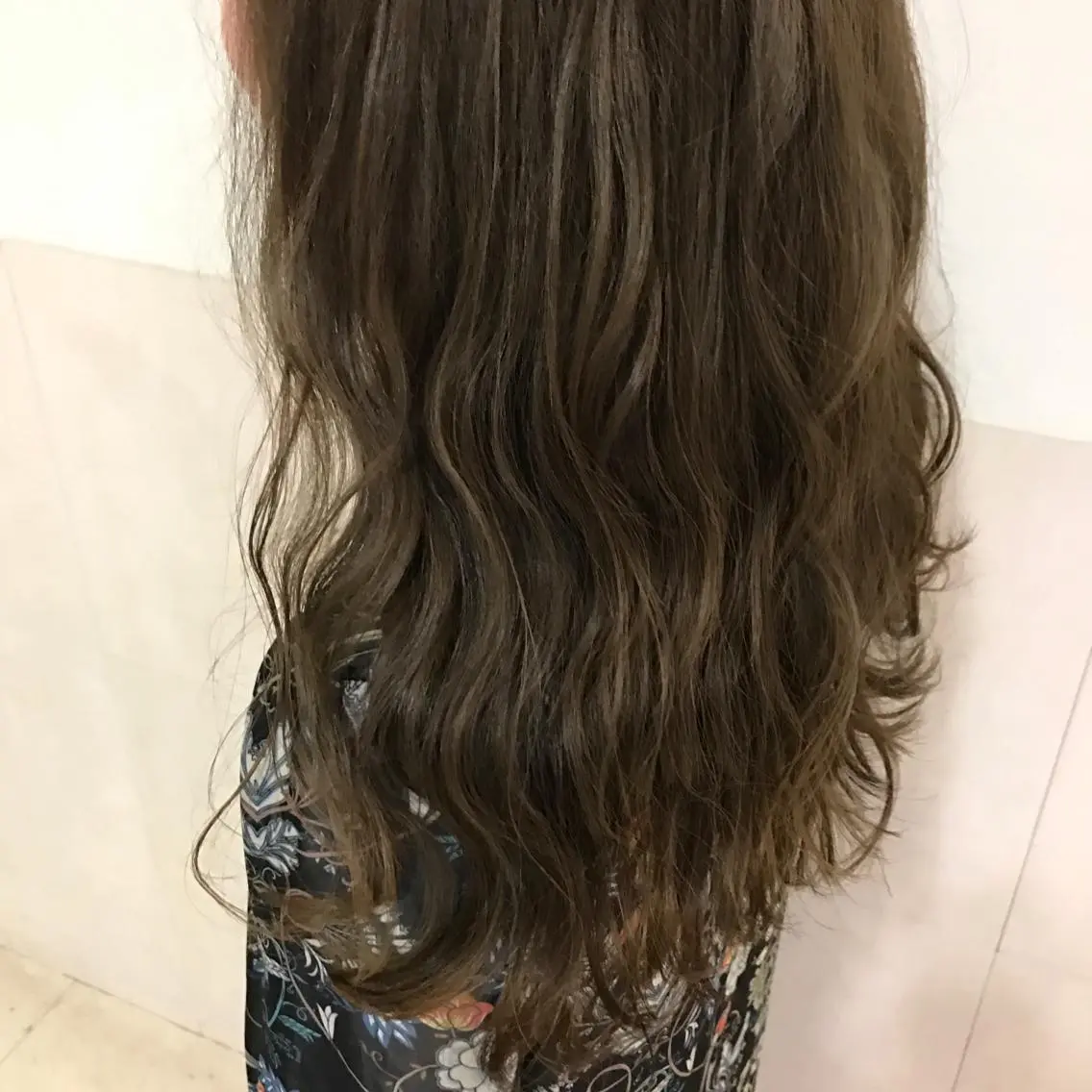 セミロング カラー ベージュカラー ブリーチ 透明感カラー ブリーチなしカラー Oopsレイヤー 加藤澄都のヘアスタイル