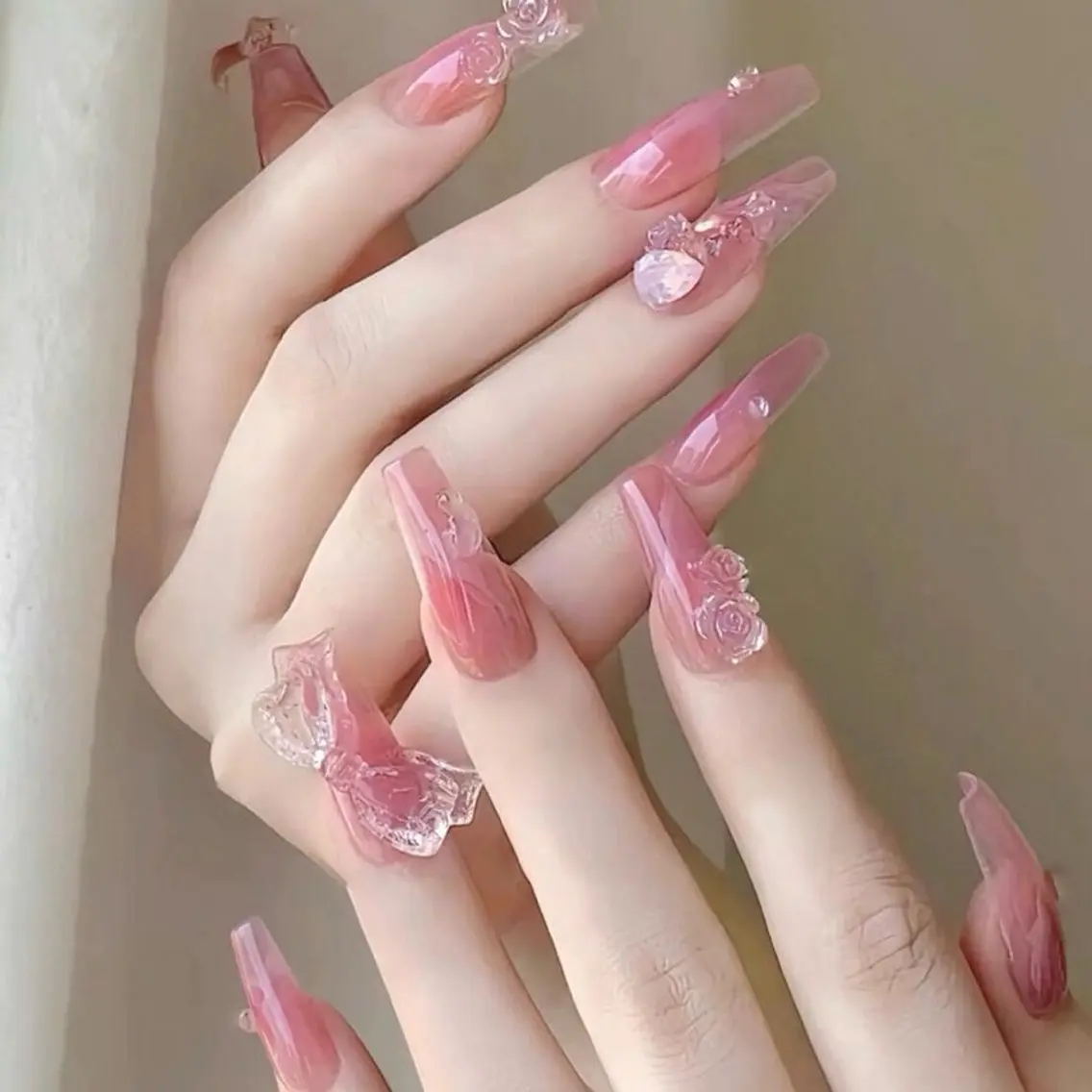 ネイル ジェルネイル キラキラネイル 韓国ネイル ロングネイル ピンク ハンドネイル Blingg NailStudioのネイルデザイン