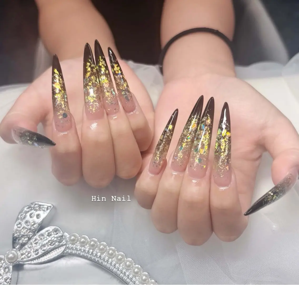 ネイル チークネイル ドット フットネイル フレンチネイル グラデーション ハンドネイル HIN NAILのネイルデザイン