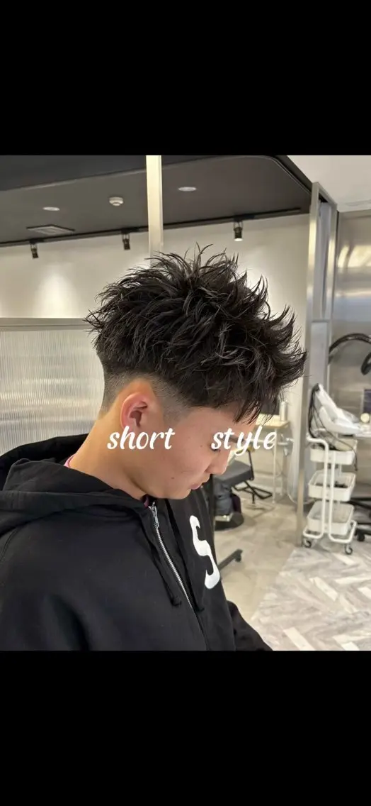 ショート メンズ メンズパーマ プードルパーマ 学生(メンズ向け) スパイキーショート 波巻きパーマ カット シャドウパーマ/ ルーズパーマ/メンズのヘアスタイル