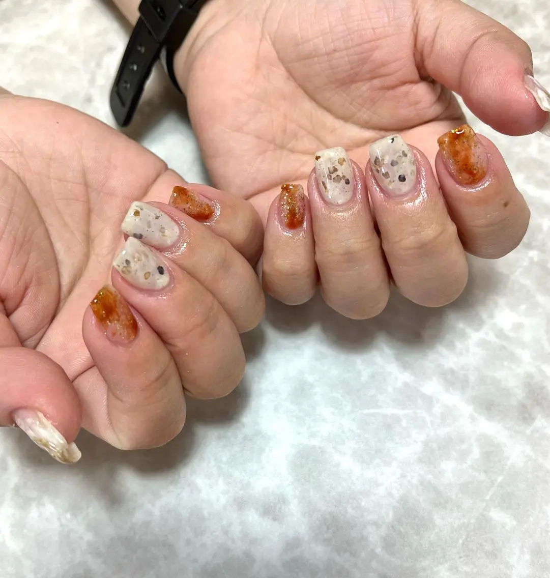 ネイル ジェルネイル キラキラネイル 韓国ネイル オフィスネイル パラジェル nails' it...のネイルデザイン