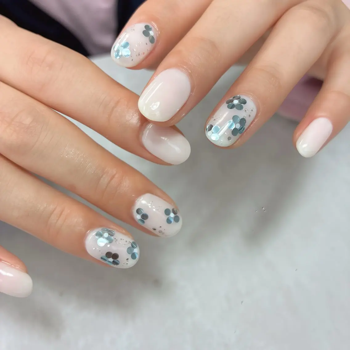 ネイル フラワーネイル ニュアンスネイル シンプルネイル ブライダルネイル ホワイト ハンドネイル momoka. /期間限定モデル募集のネイルデザイン