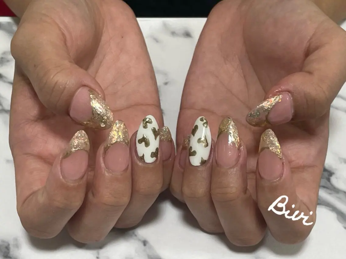 ネイル アートネイル フラッシュネイル ラメ(グリッター) 持ち込み シルバー ハンドネイル ハンドケア ♡Bivi♡自爪に 優しいネイルサロンのネイルデザイン