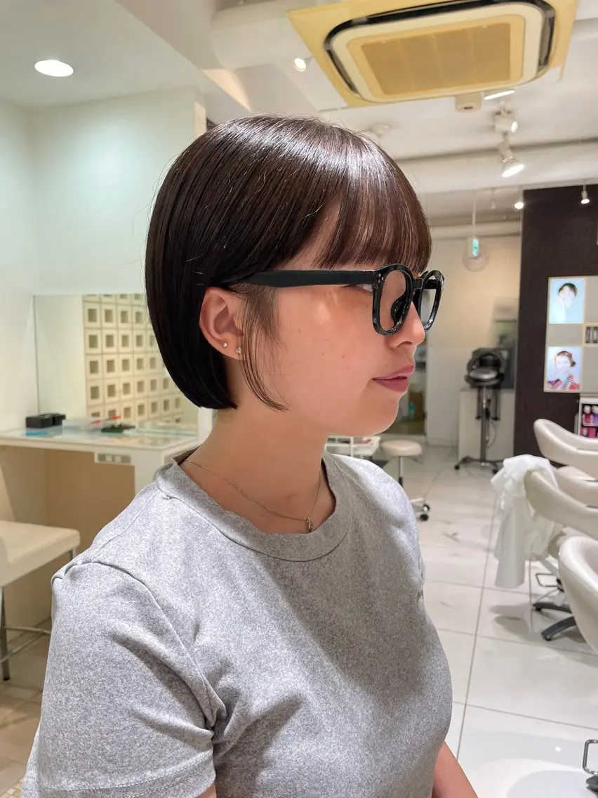ショート ボブ まるやま ひなこ/艶髪カラーのヘアスタイル