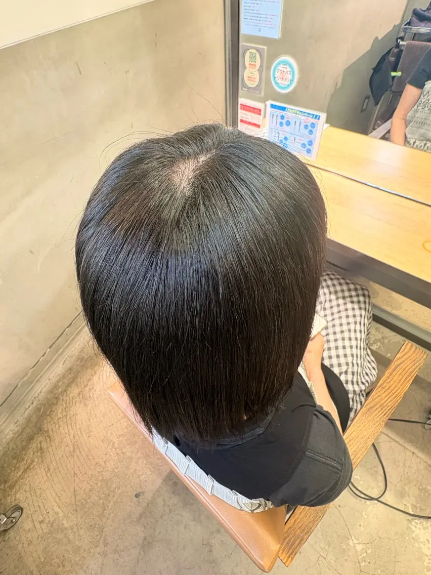 グレーカラー根元リタッチ✨️(頭皮に付きにくい技術で施術するのでお肌が敏感な方にもおすすめです🫶)の写真