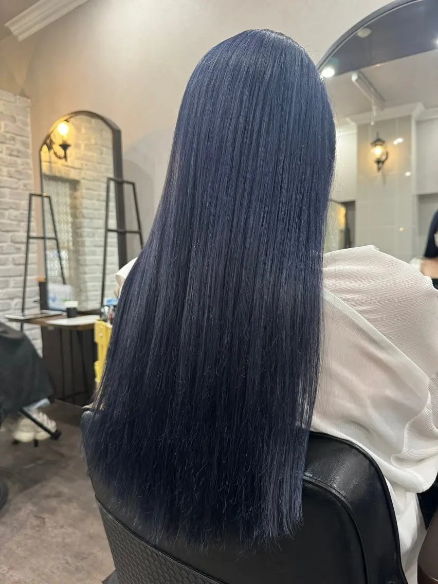 ロング カラー ネイビーカラー 🫧透明感ケアカラー 守利🫧のヘアスタイル