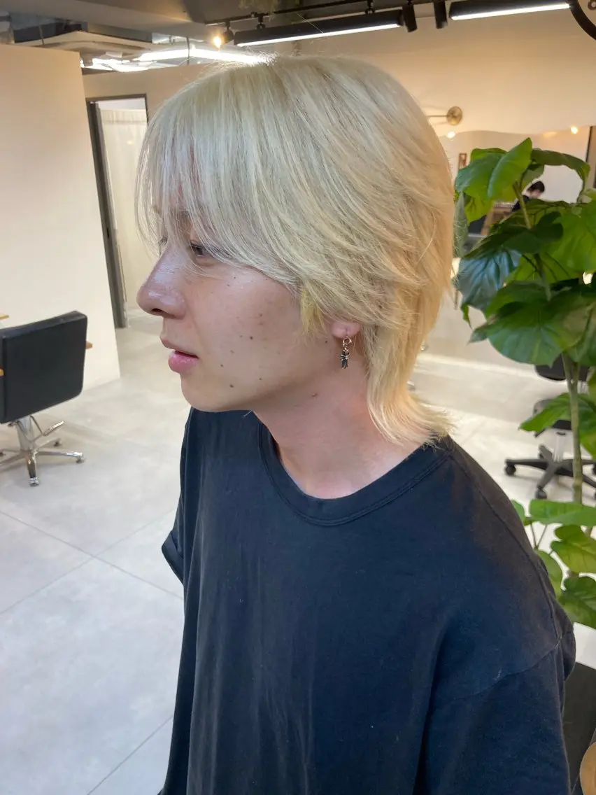 ミディアム レイヤーカット 三浦 寛都のヘアスタイル