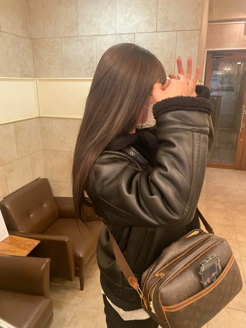 カラー アッシュ オレンジ 恩田 美波のヘアスタイル