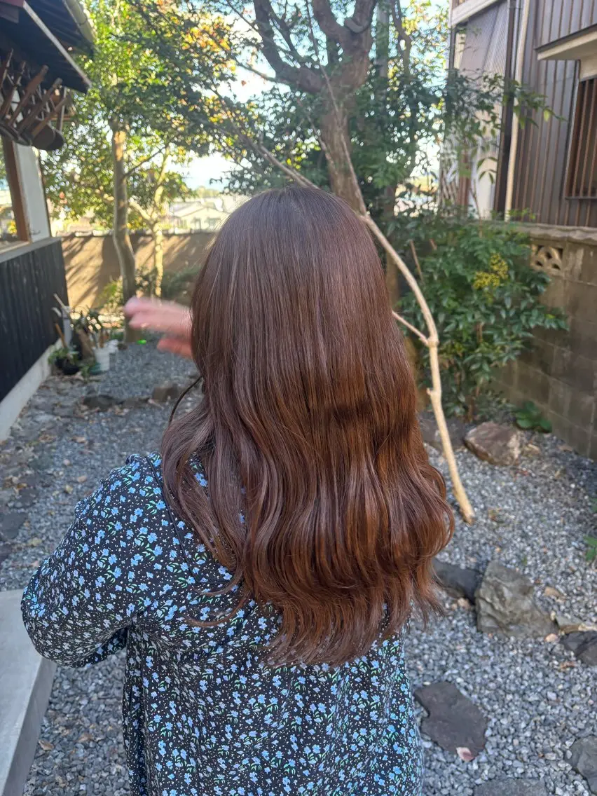 ロング カラー 小嶋 彩葉のヘアスタイル