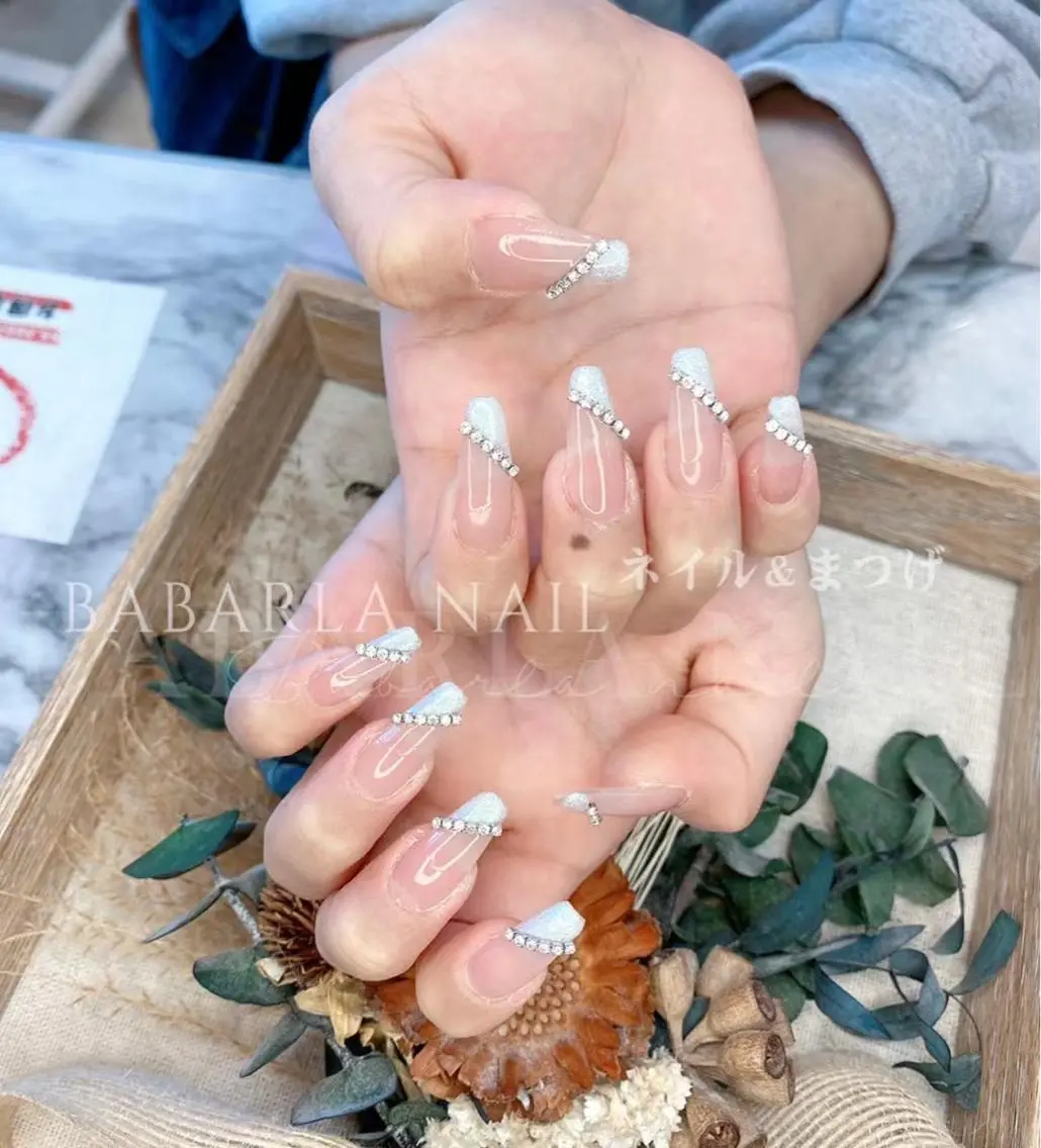 ネイル フレンチネイル ラメ(グリッター) シルバー ストーンネイル Babarla Nailのネイルデザイン