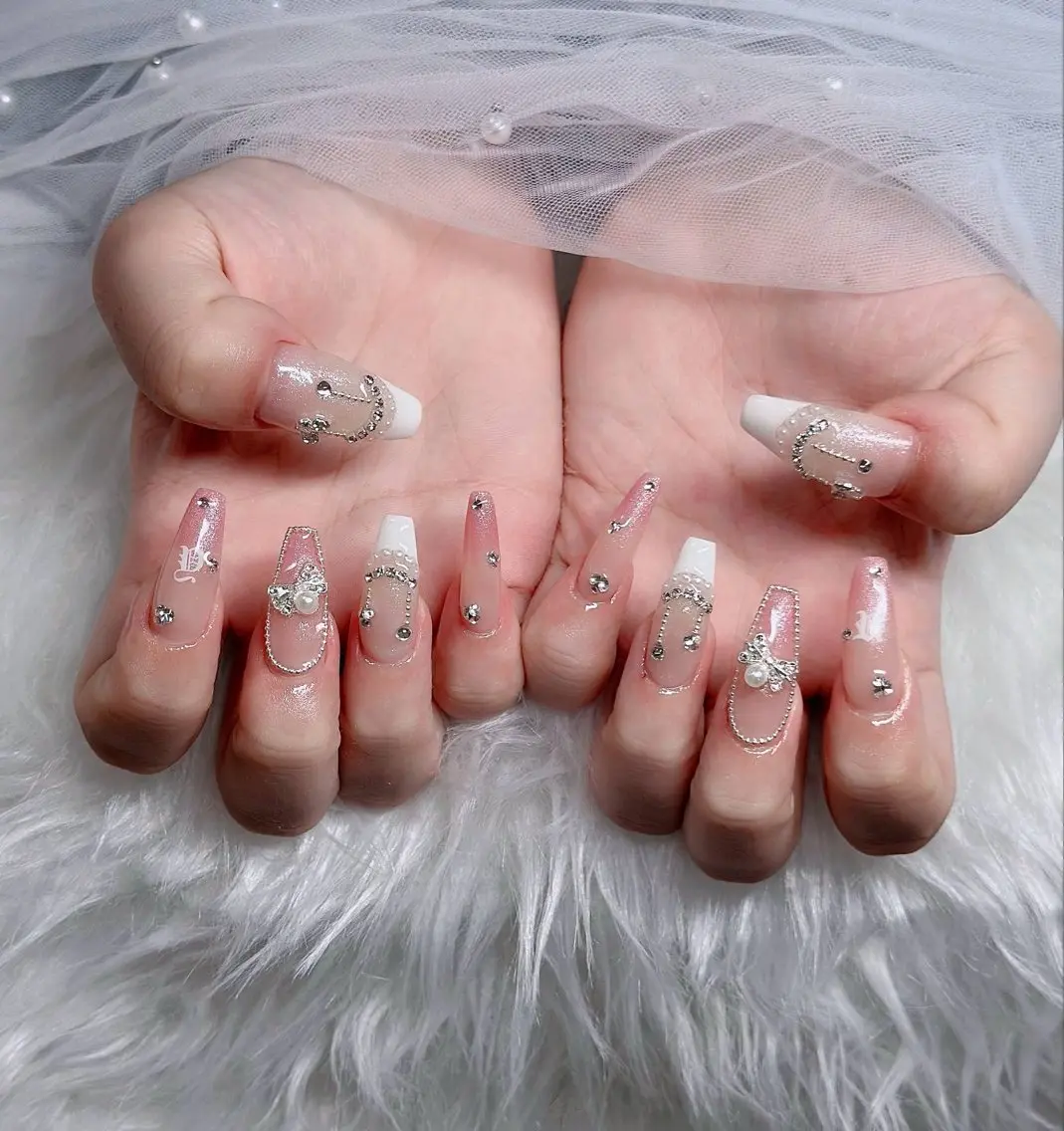ネイル オーロラネイル フレンチネイル ジェルネイル ハロウィン キラキラネイル ハンドネイル H.baby Nail Salonのネイルデザイン