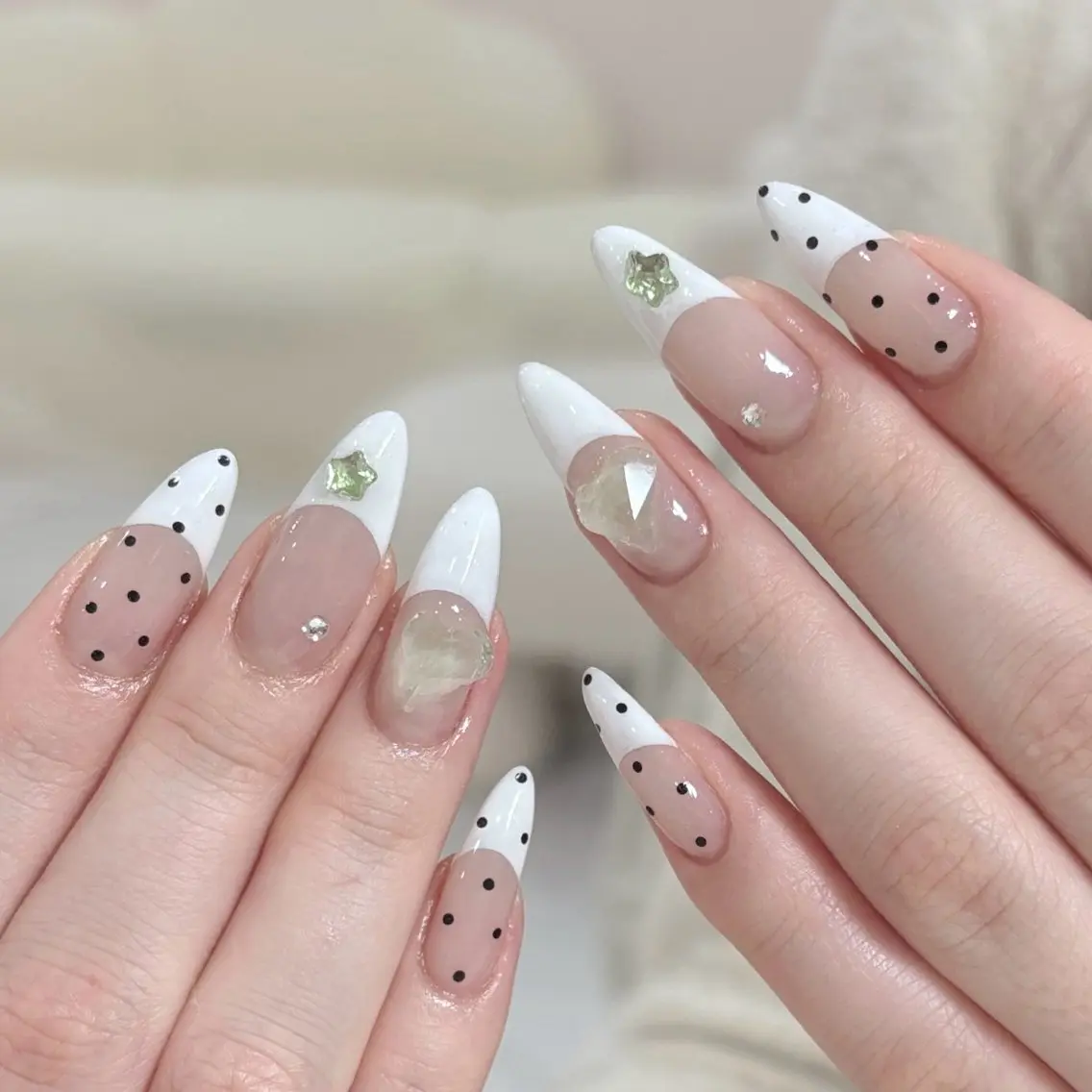 ネイル アートネイル ドット フレンチネイル ハンドネイル FLY Nail Salonのネイルデザイン