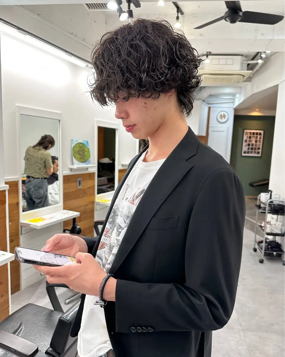 ミディアム パーマ メンズ グランジヘア 無造作ヘアHYUGAのヘアスタイル
