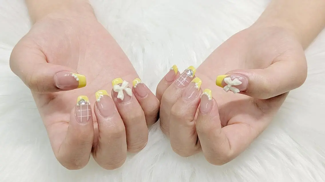 ネイル オーロラネイル チークネイル 長さ出し フットネイル フレンチネイル ハンドネイル リラネイル すみれのネイルデザイン