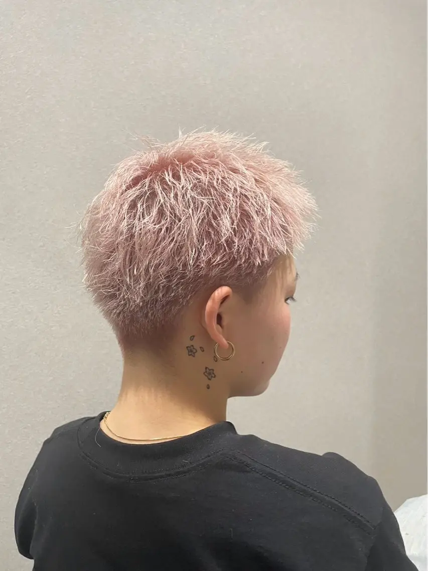 ショート カラー メンズ メンズハイトーン ハイトーンカラー ピンクカラー 白石 海斗のヘアスタイル