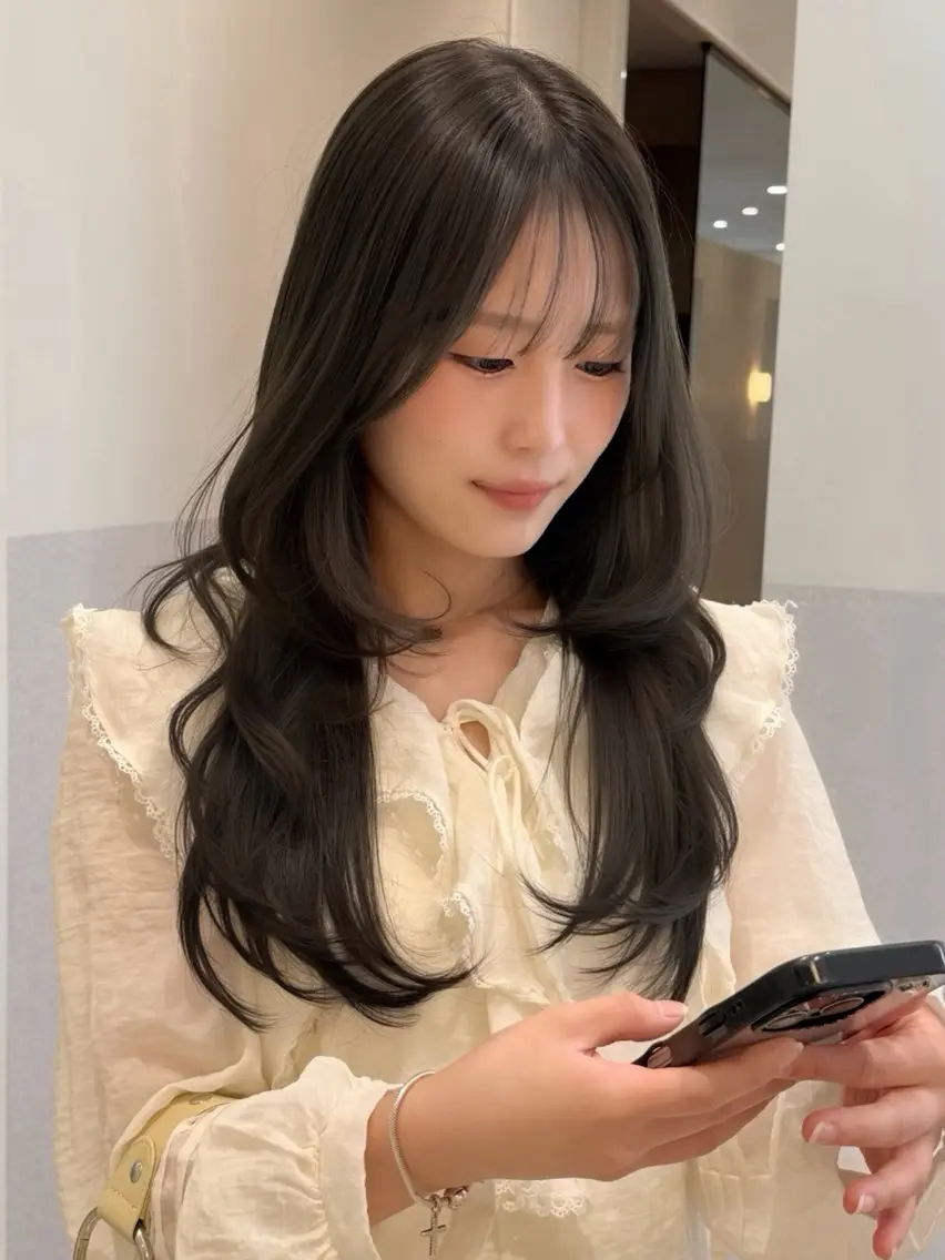 セミロング カット ヘアカラー トリートメント 顔周りの垢抜けヘア 立山あいりのヘアスタイル
