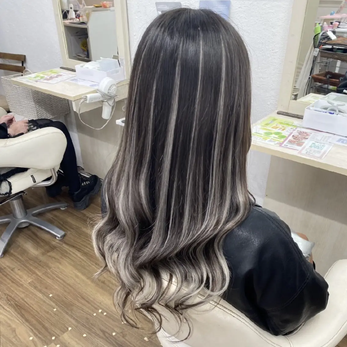 ロング カラー ハイライトカラー エクステ ハイライト エクステ カワイイの研究家💄 GLOSS/はるなのヘアスタイル