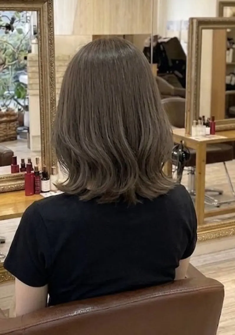 ミディアム カラー ベージュカラー 透明感カラー ボブ レイヤーカット 外ハネヘア カット ヘアカラー トリートメント 髪質改善サロン/川越 レイヤーボブ/カラーのヘアスタイル