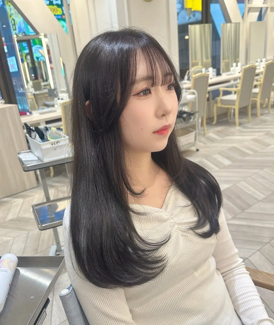 セミロング カラー カット ヘアカラー 小顔レイヤー/ ベージュ🤍Rieのヘアスタイル