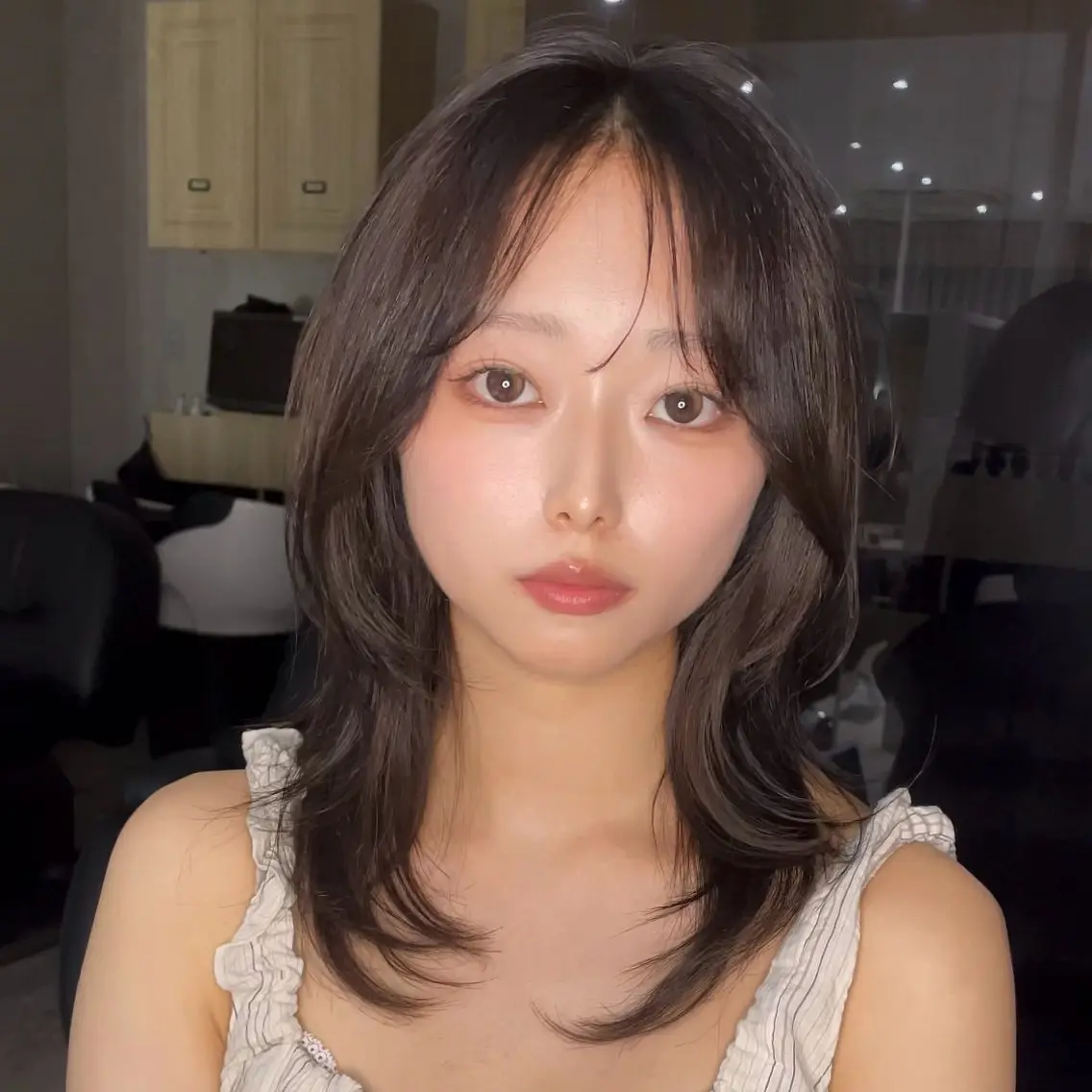 セミロング ケアカラー ハッシュカット ハイレイヤー 髪質改善 韓国風ヘア カット ヘアカラー トリートメント ヘッドスパ ヘアセット ハッシュカット🖤✨ 顔周り/韓国ヘアのヘアスタイル